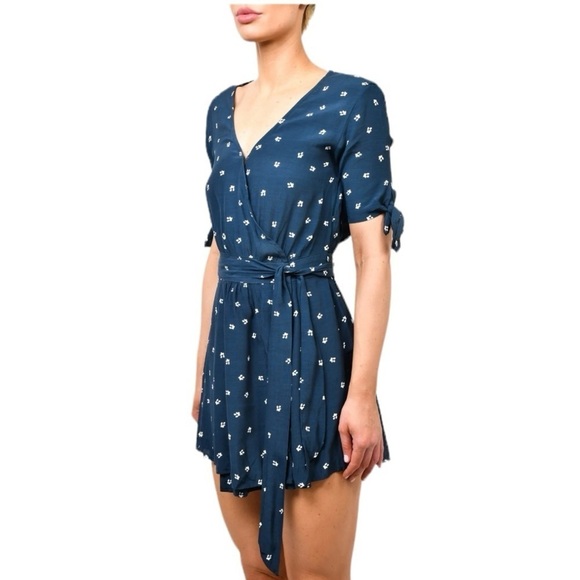 Faithful The Brand - Blue Printed Wrap Mini Dress Sz 4 - Picture 1 of 11